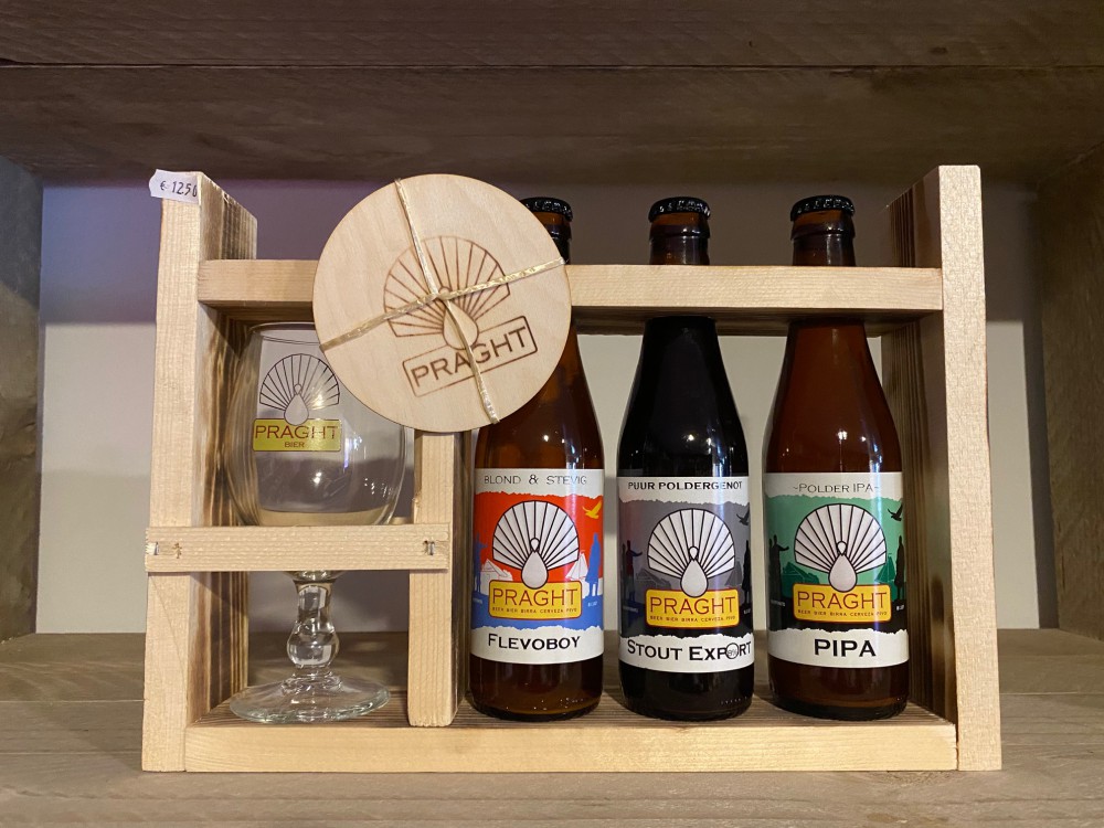 Praght Houtcadeau (pio,bock, tripel +glas) van Brouwerij Praght